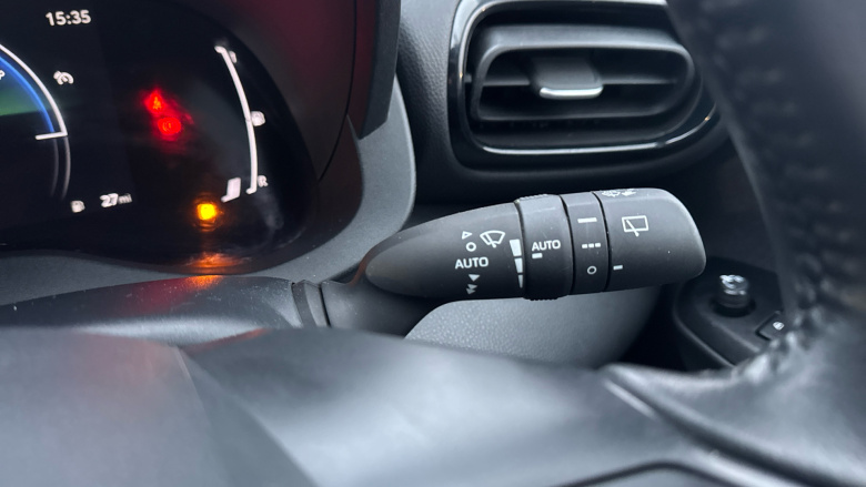 Toyota Yaris 1.5 Hybrid Design 5dr CVT Hybrid Hatchback